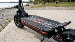 Reliable hydraulic disc brakes on an electric scooter for safe stopping in wet weather.